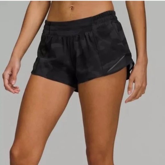 Lululemon Hot Hot Low-Rise Lined Short 2.5” - Picture 1 of 2